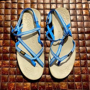 Keen water sandals Sz 9